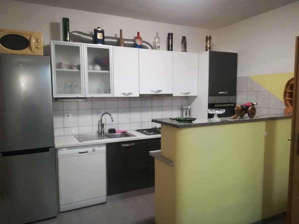 Apartment Nela Baska Voda Exterior photo